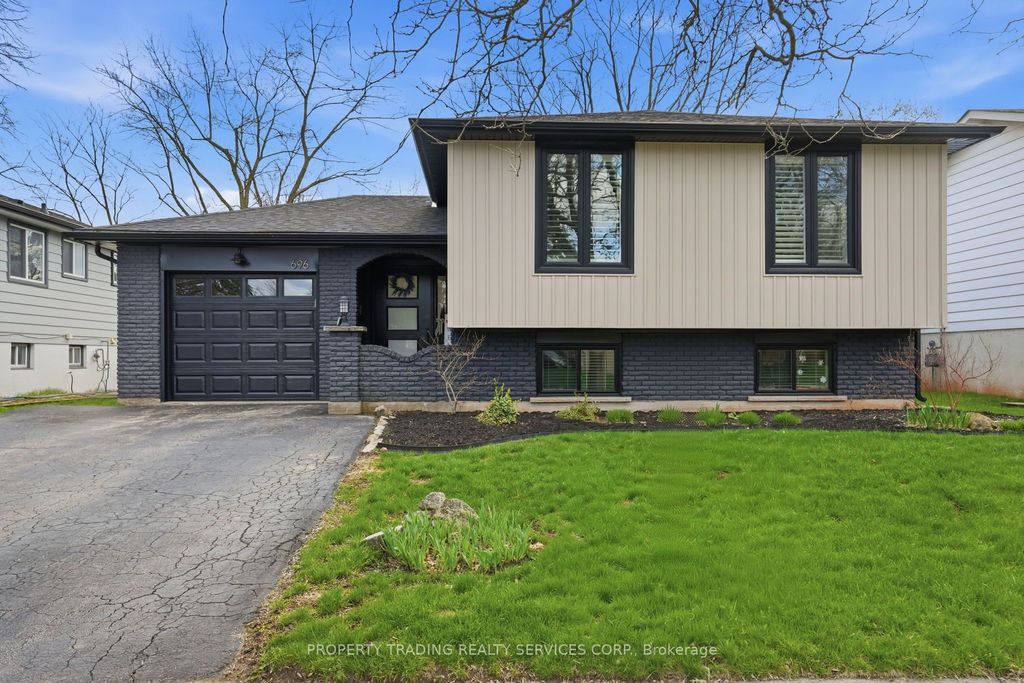 Photo of 696 Francis Road, Burlington, ON L7T 3X7 (MLS # W13038312)