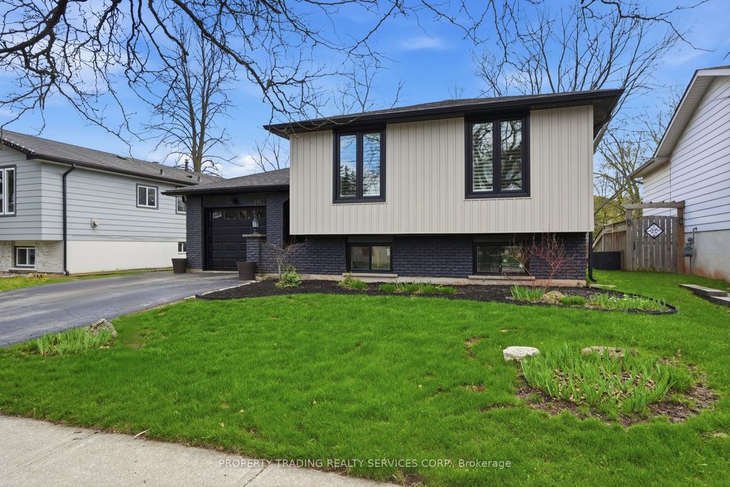 Photo of 696 Francis Road, Burlington, ON L7T 3X7 (MLS # W13038312)