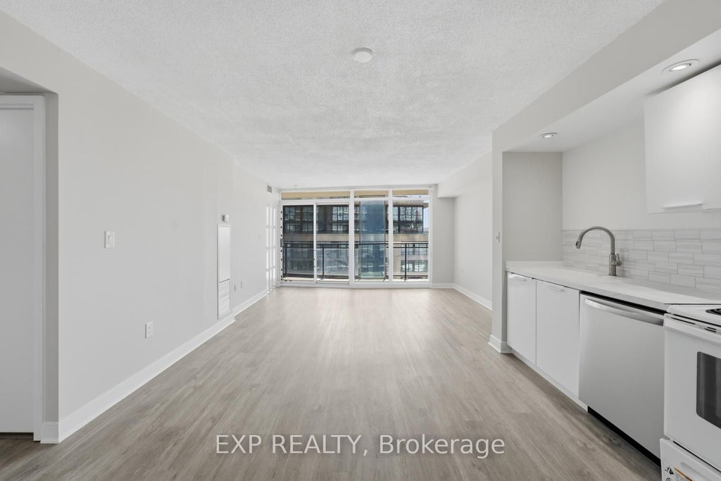 Photo of 25 Capreol Court #810, Toronto, ON M5V 3Z7 (MLS # C13717602)