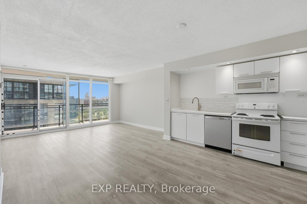 Photo of 25 Capreol Court #810, Toronto, ON M5V 3Z7 (MLS # C13717602)