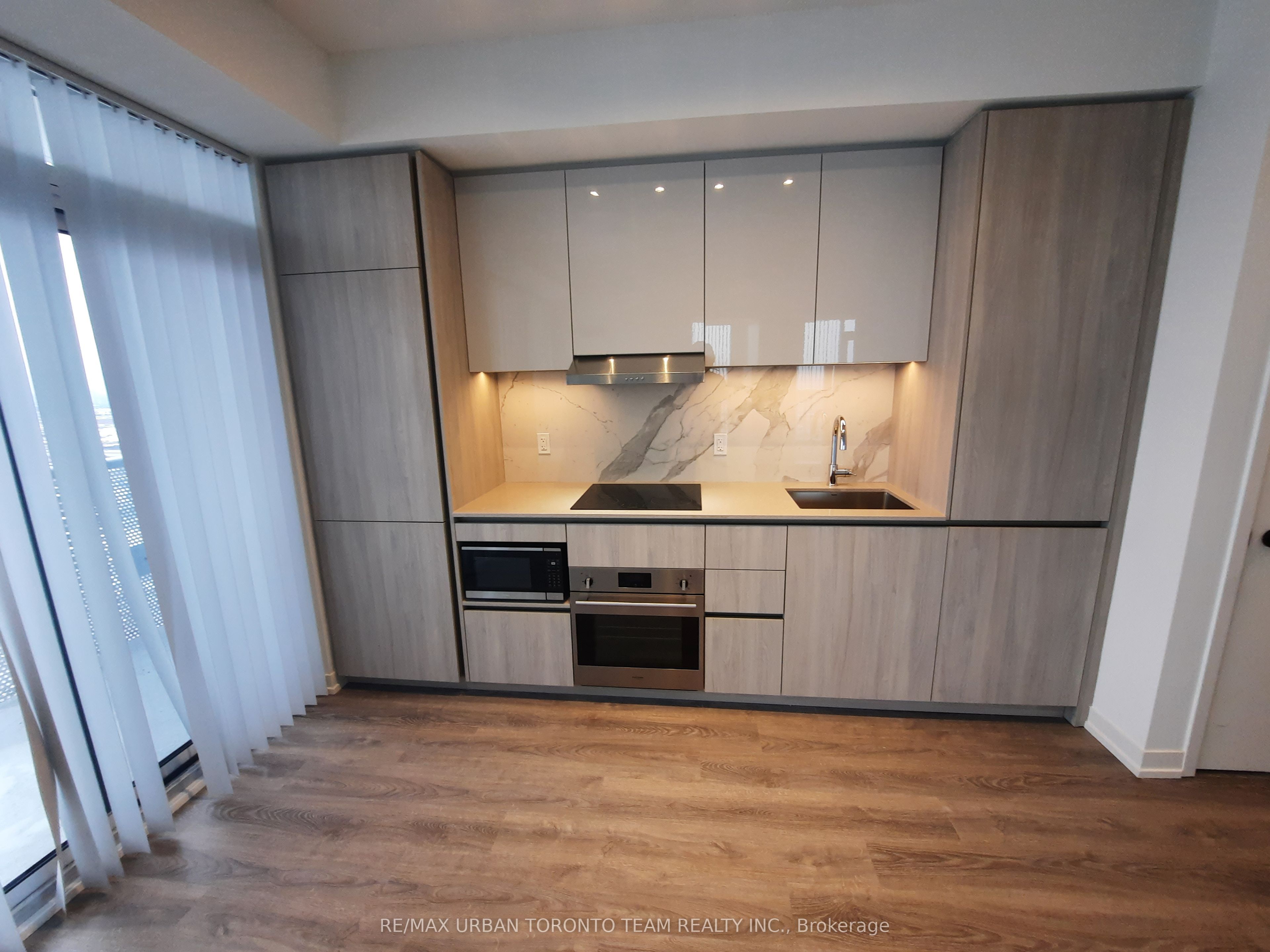 8 Interchange Way 4806