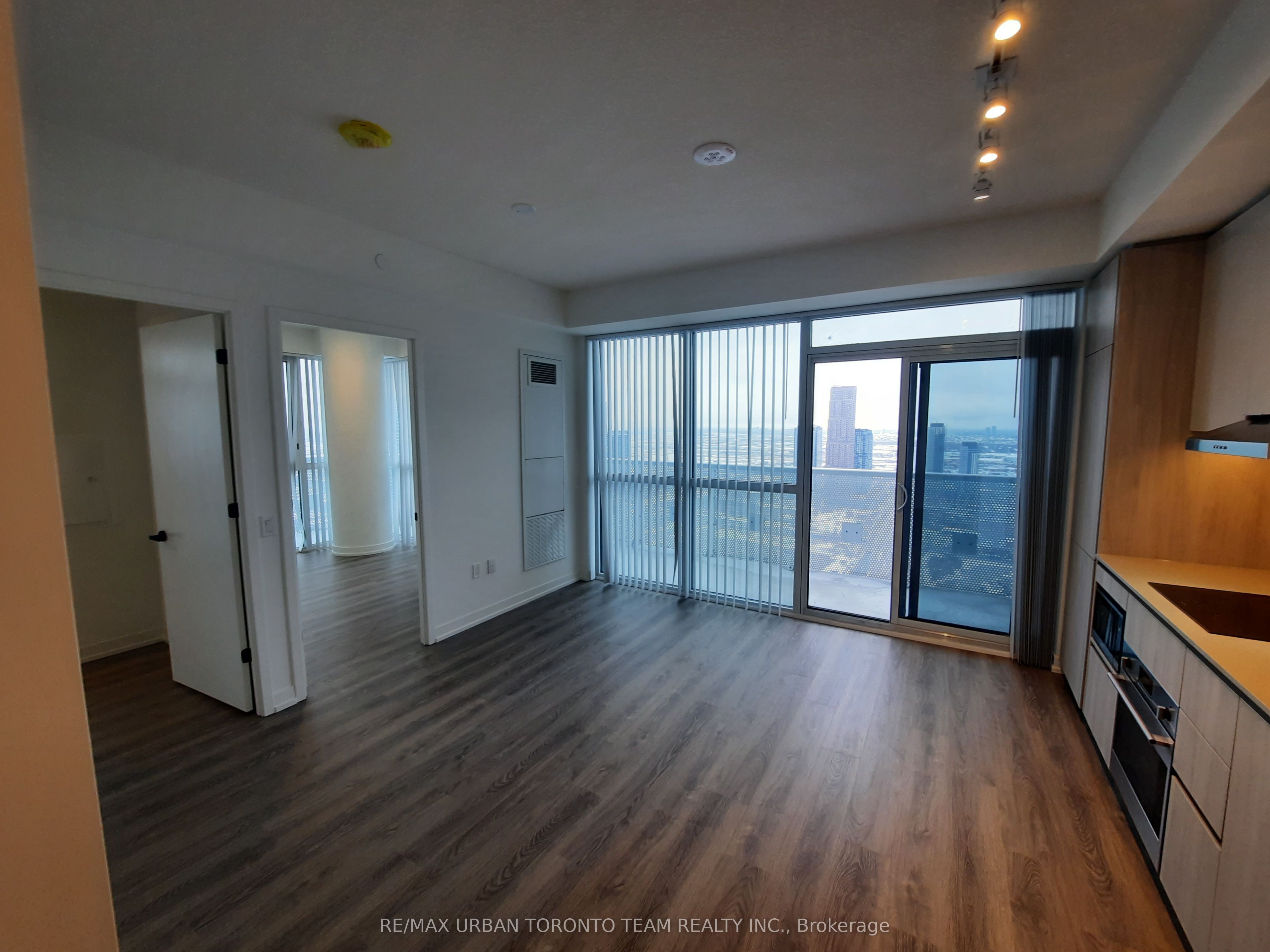 8 Interchange Way 4806