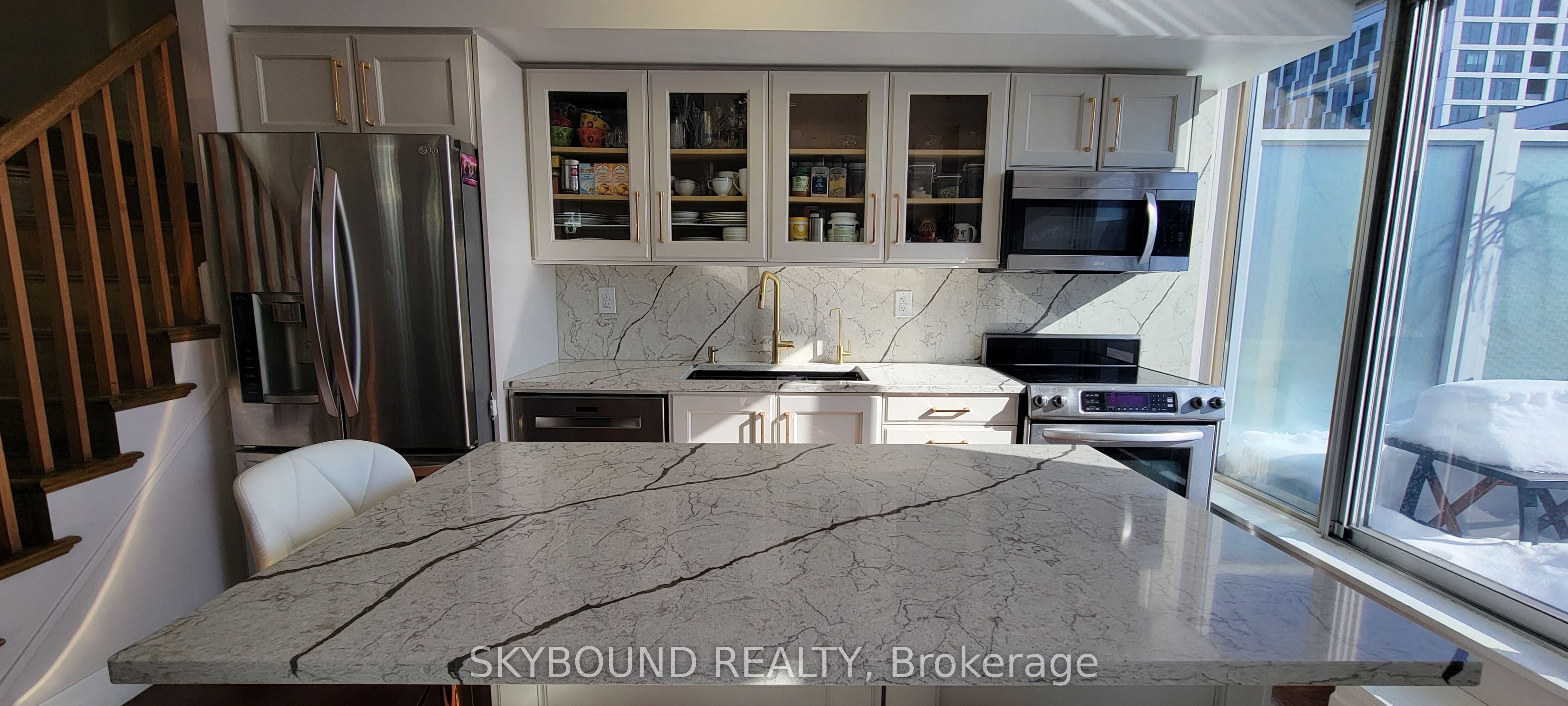 1040 The Queensway N/A 919