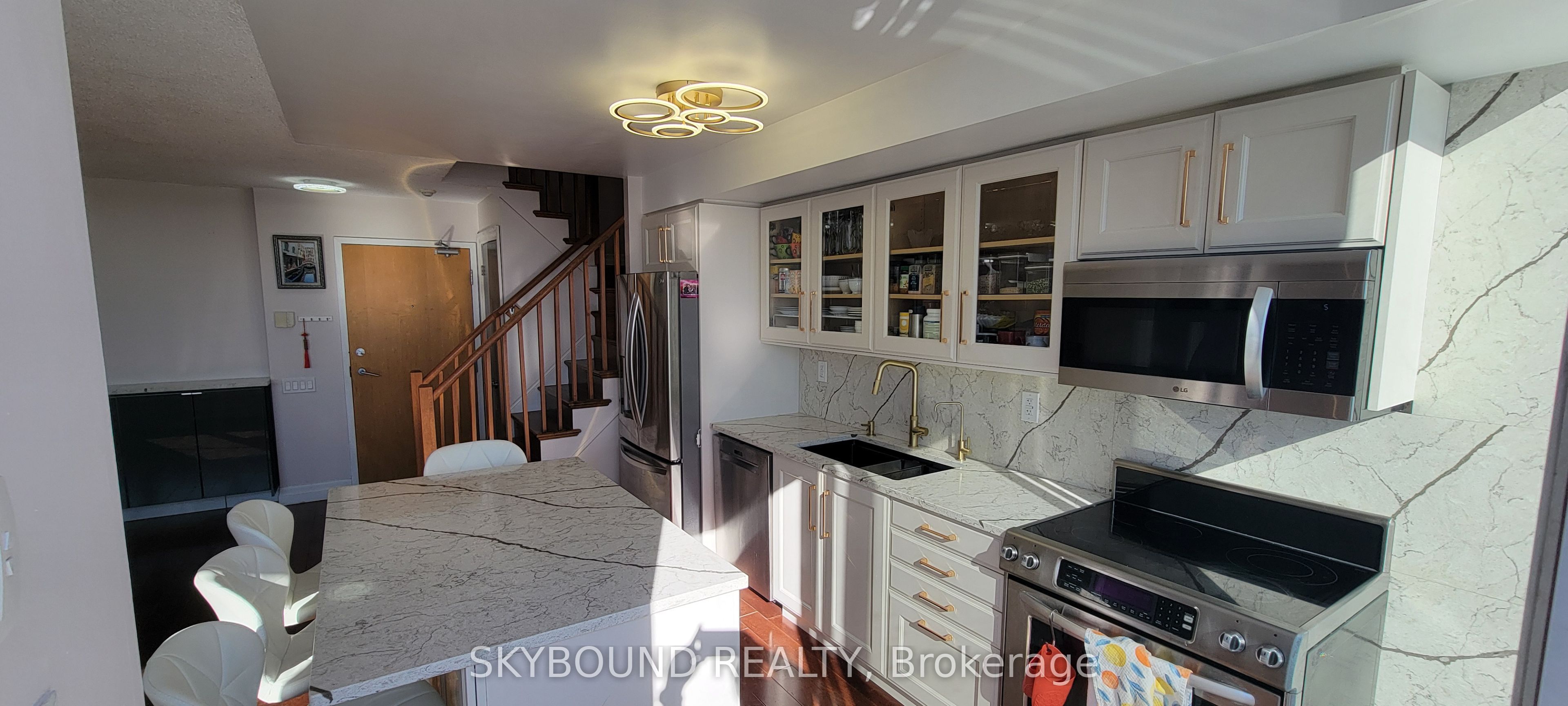 1040 The Queensway N/A 919