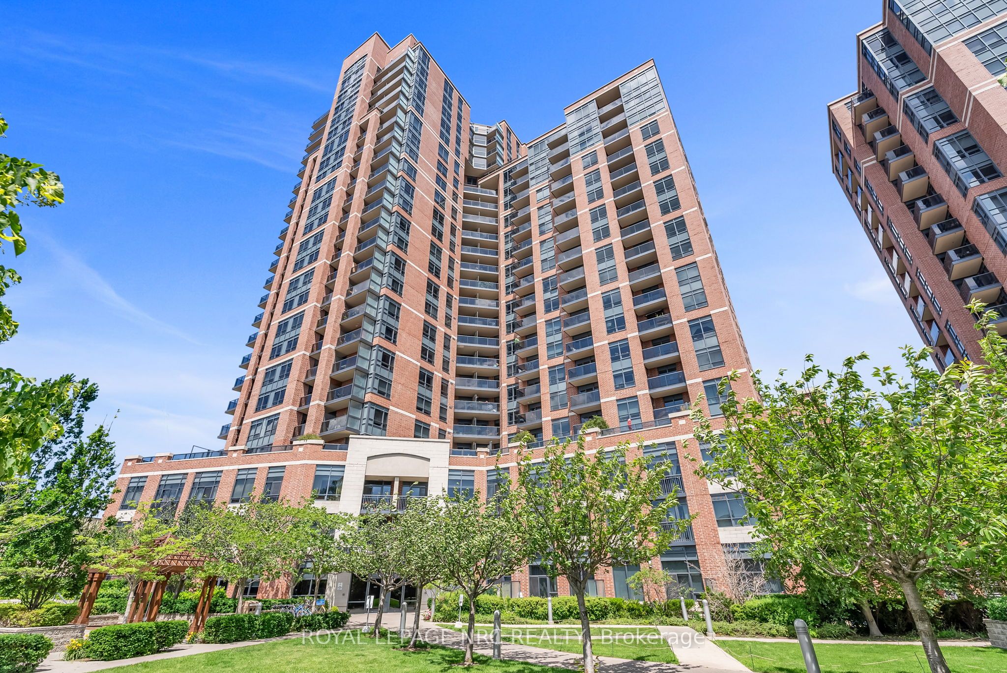 60 Heintzman Street 933