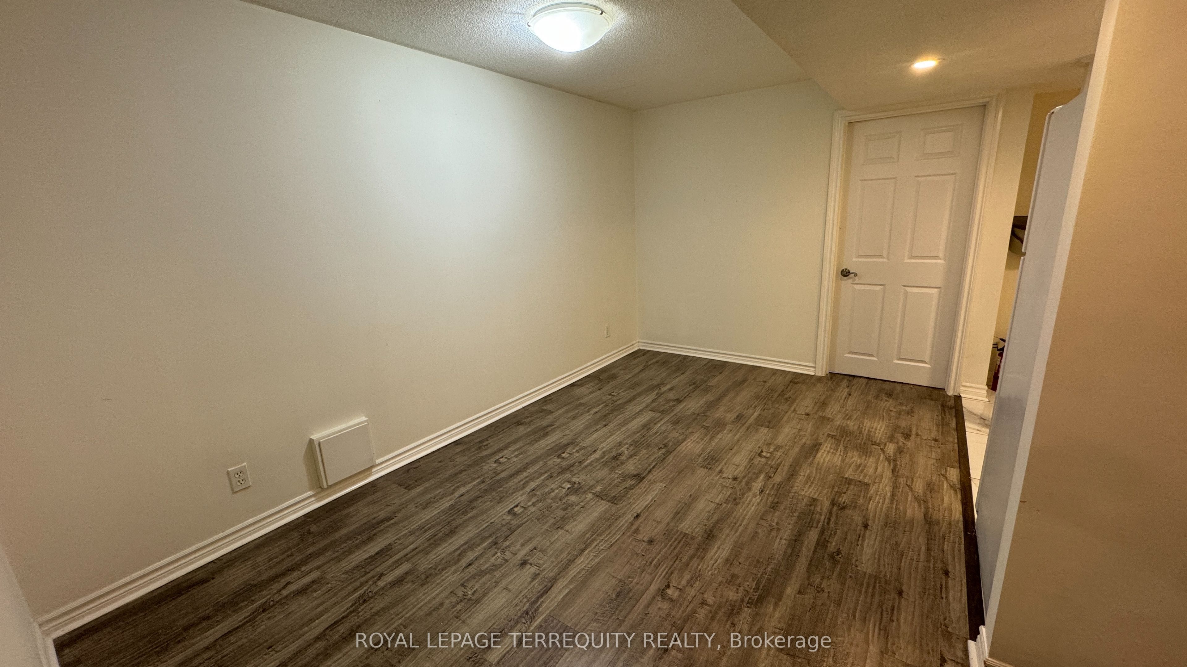 5464 Tenth Line W BSMT