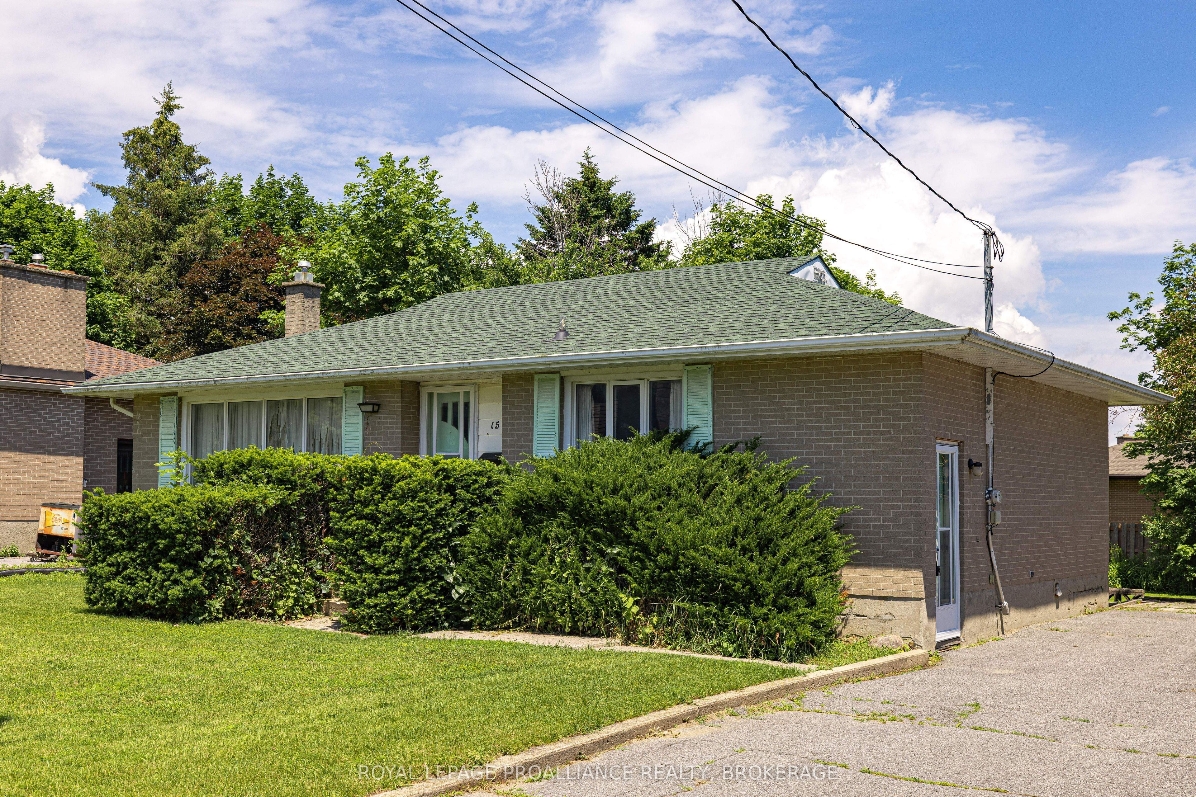 Photo 1 of 26 — 15 Park Crescent, Loyalist, ON K7N 1L7