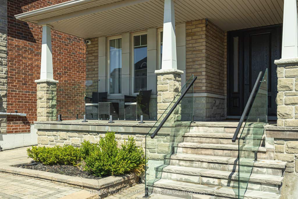 Photo of 47 Vandervoort Drive, Richmond Hill, ON L4E 0C7 (MLS # N13664248)