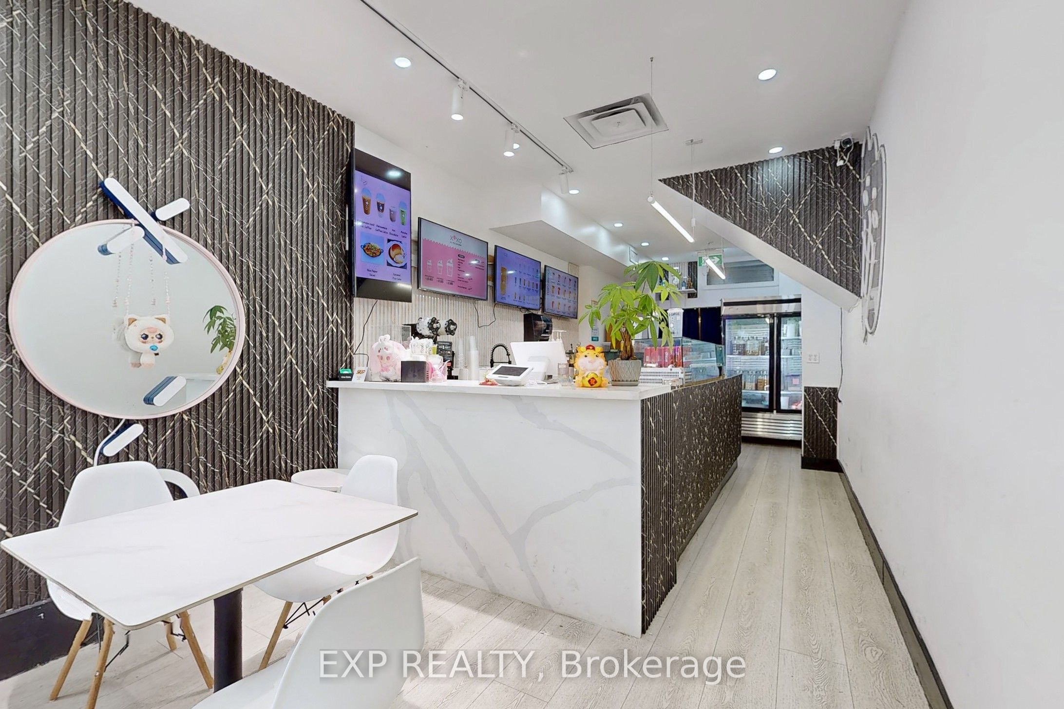 393 Spadina Avenue