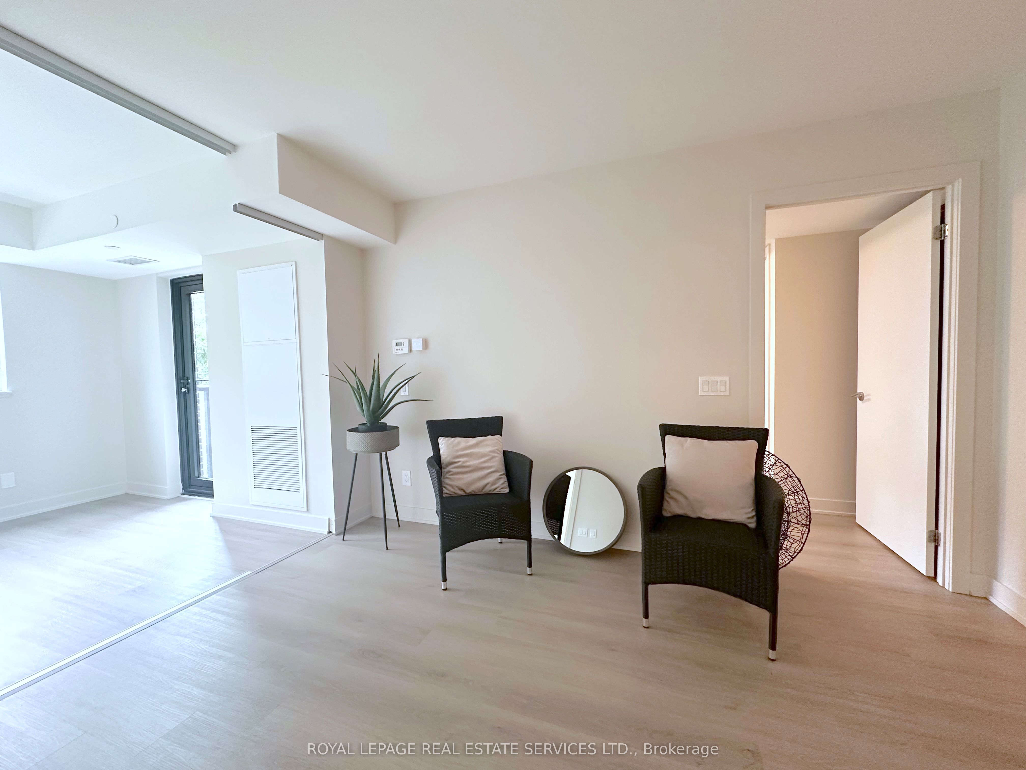 3385 Dundas Street W 301
