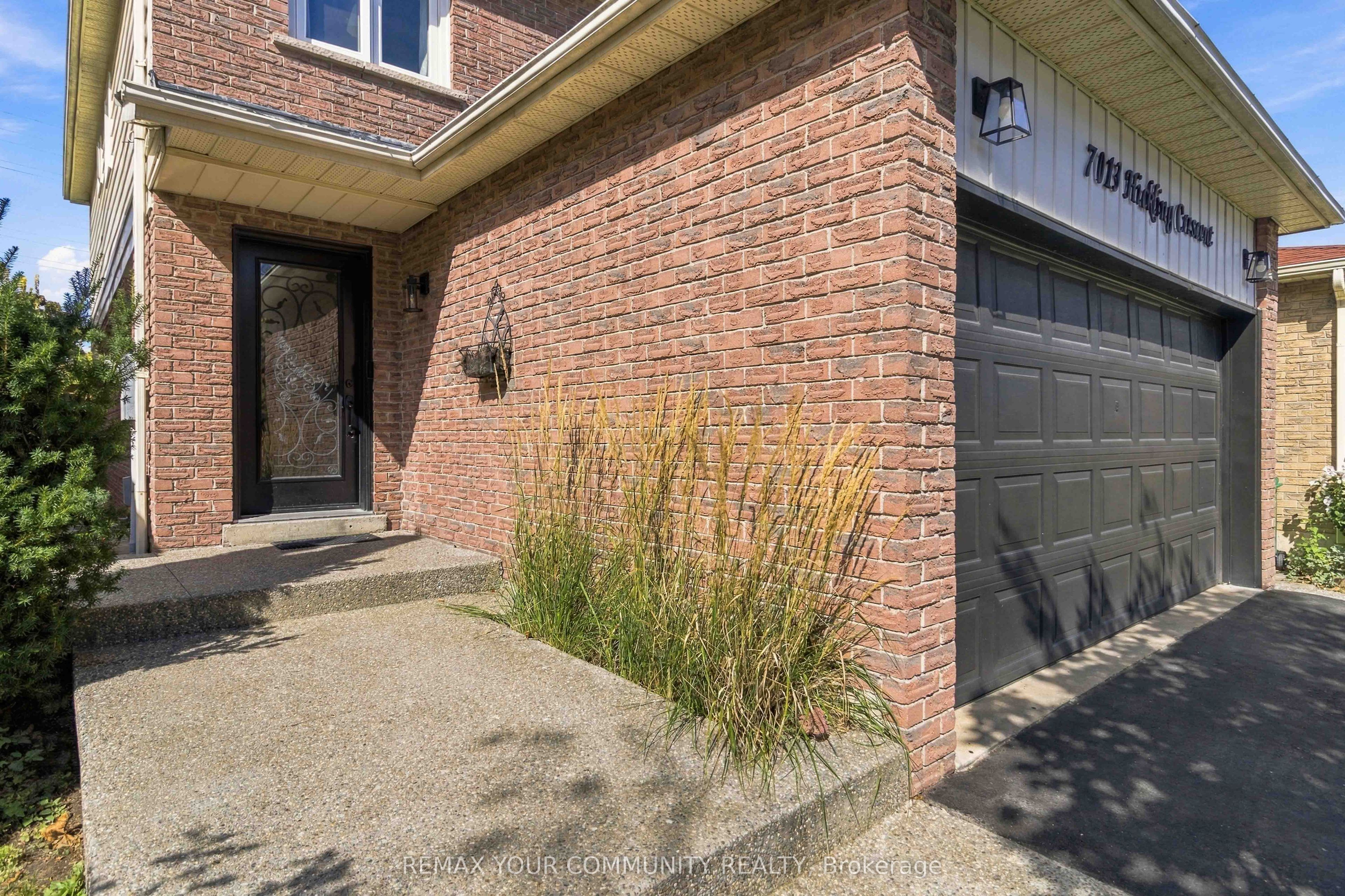 7013 Hickling Crescent