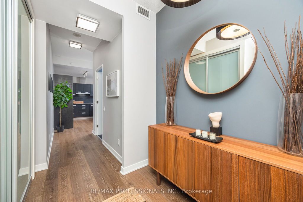 Photo of 88 Park Lawn Road #911, Toronto, ON M8Y 0B5 (MLS # W12483180)