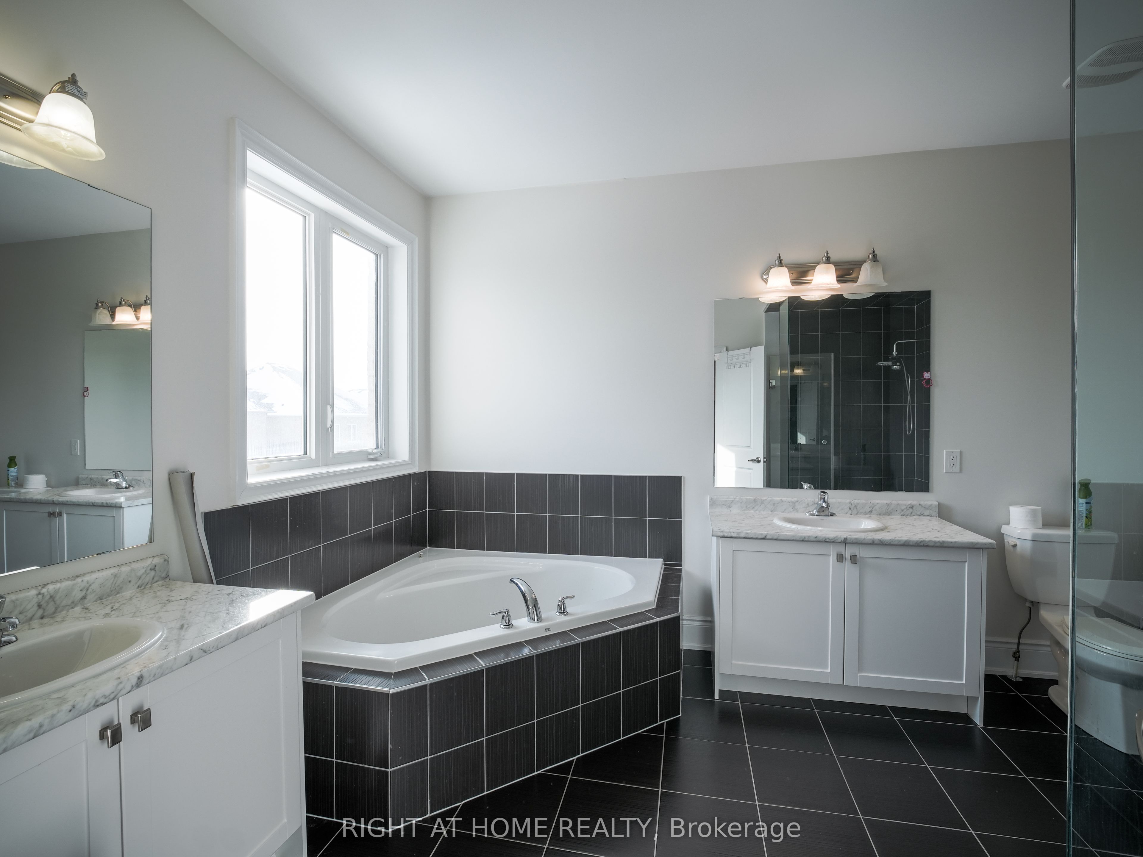 30 Alistair Crescent upper