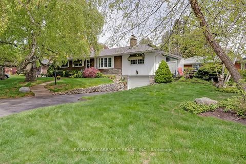 327 Strathcona Drive Burlington ON L7L 2E2