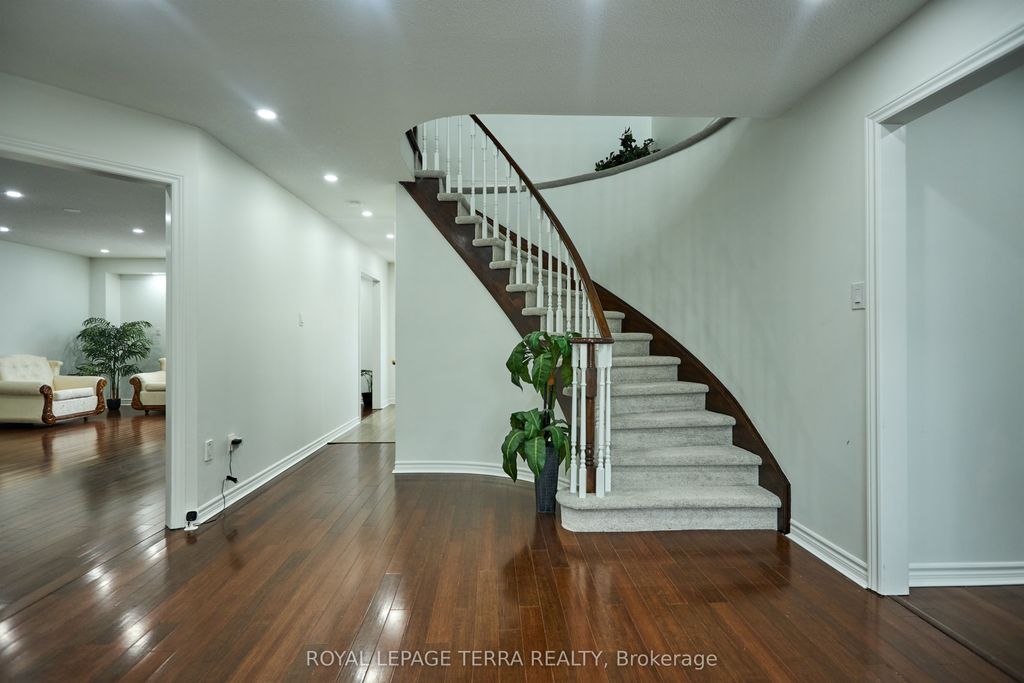 Photo of 59 Russell Hill Drive, Barrie, ON L4N 0C1 (MLS # S12893592)