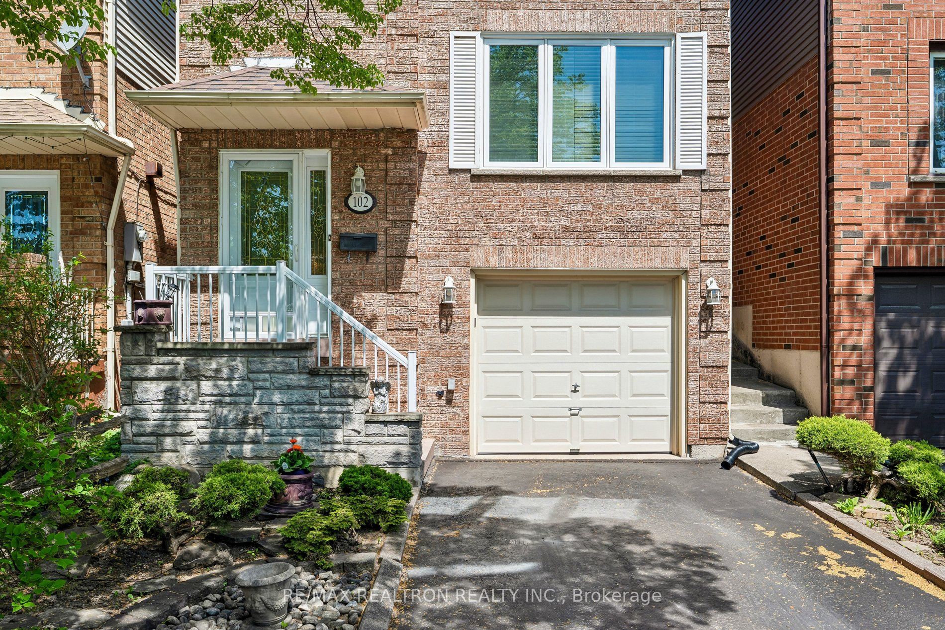 102 Swinton Crescent