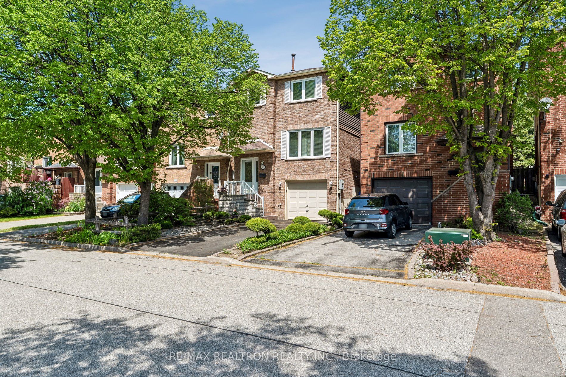 102 Swinton Crescent