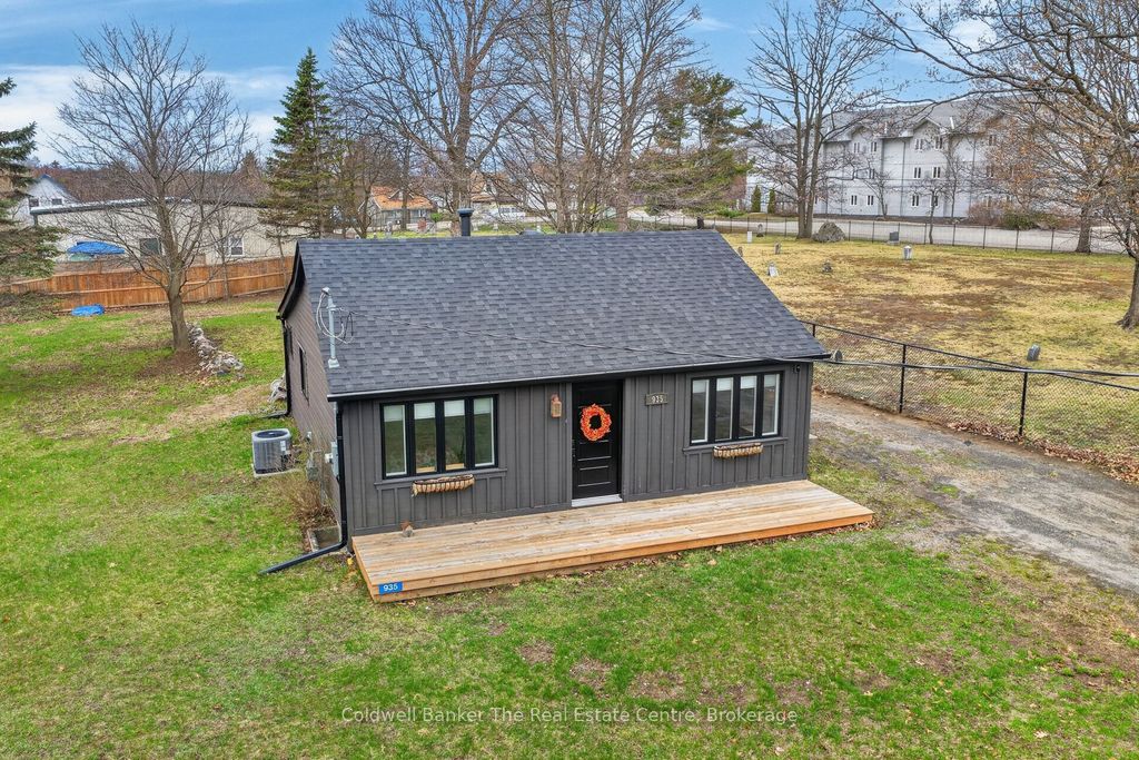 Photo of 935 First Street S, Gravenhurst, ON P1P 1K3 (MLS # X13079924)