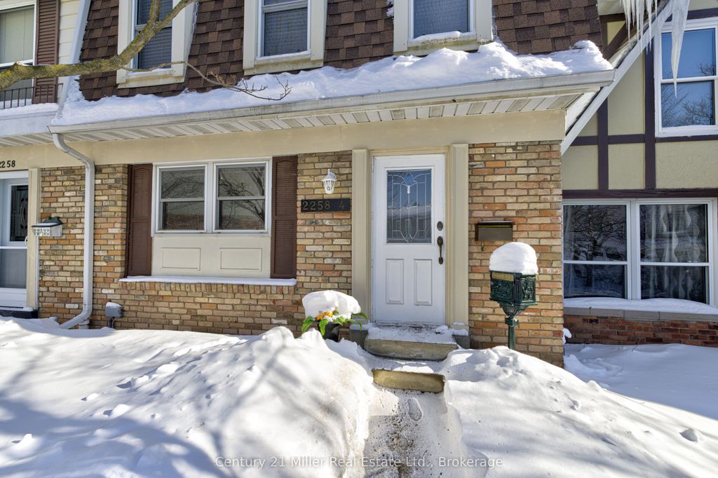 Photo of 2258 Upper Middle Road #4, Burlington, ON L7P 2Z9 (MLS # W12742416)