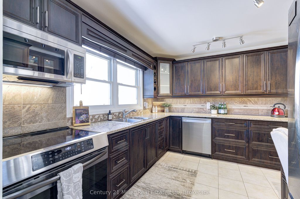 Photo of 2258 Upper Middle Road #4, Burlington, ON L7P 2Z9 (MLS # W12742416)