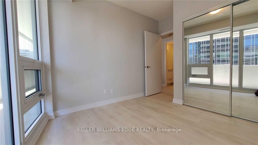 2221 Yonge Street 809