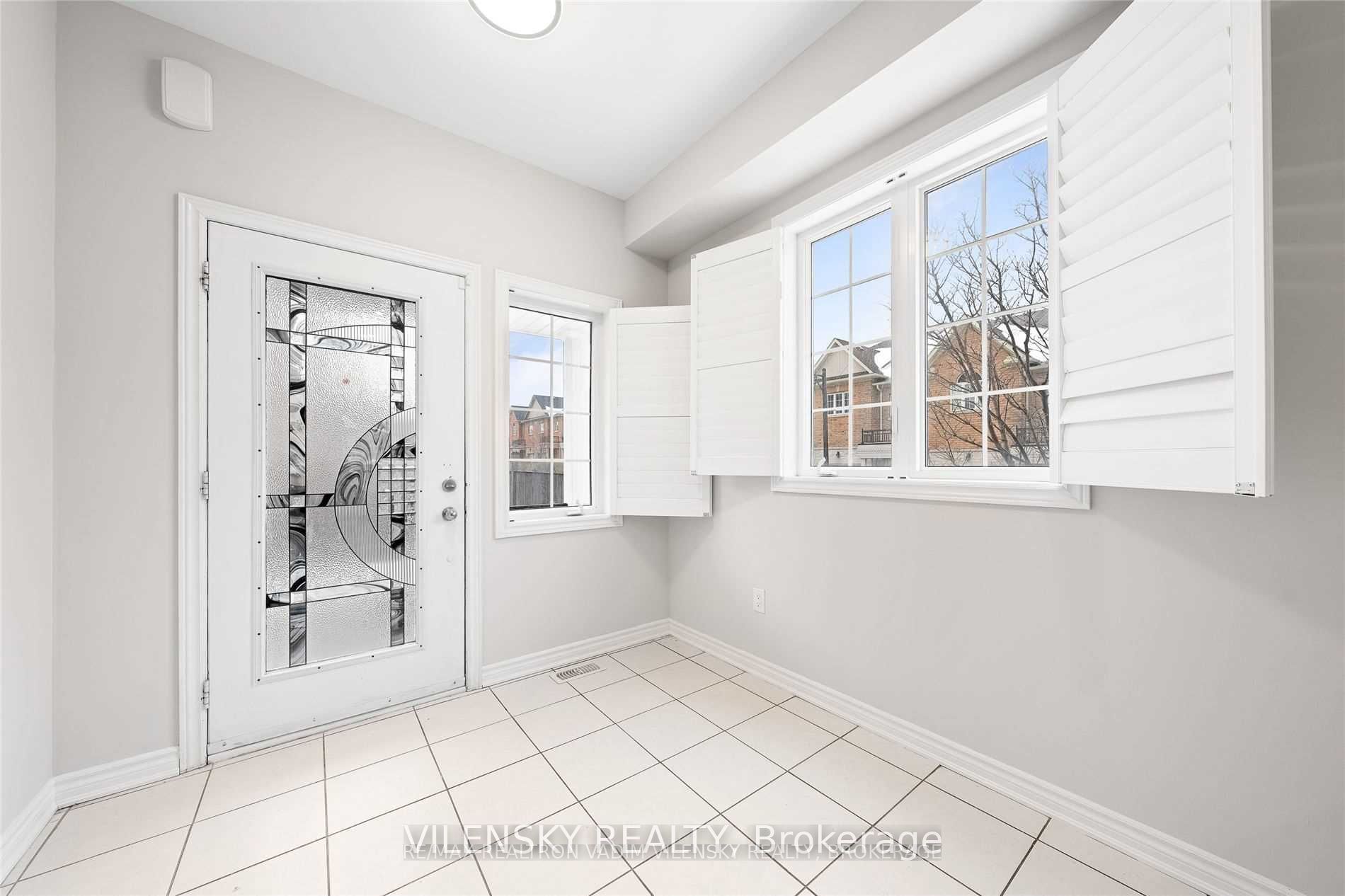 8777 Dufferin Street 17