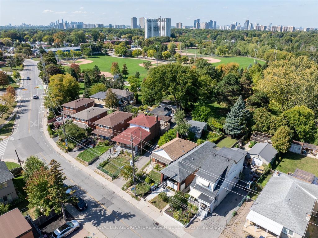 Photo of 972 Cosburn Avenue, Toronto, ON M4C 2W9 (MLS # E12435258)