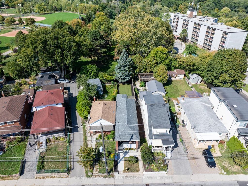 Photo of 972 Cosburn Avenue, Toronto, ON M4C 2W9 (MLS # E12435258)