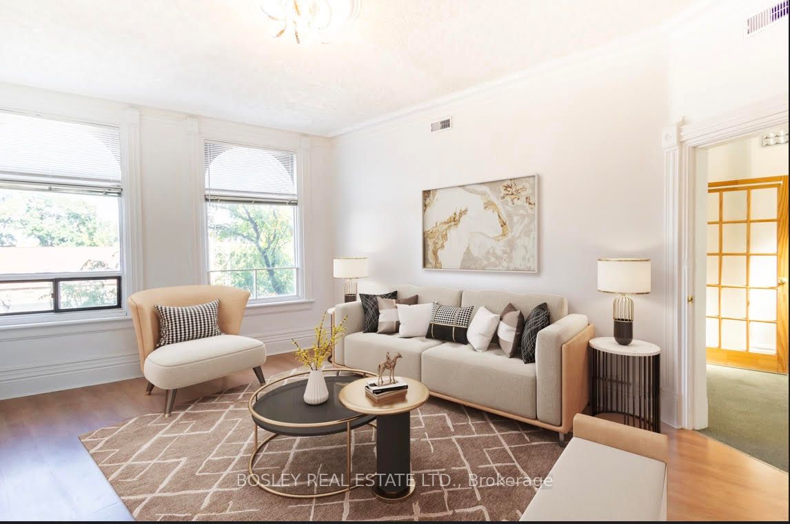 2963 Dundas Street W