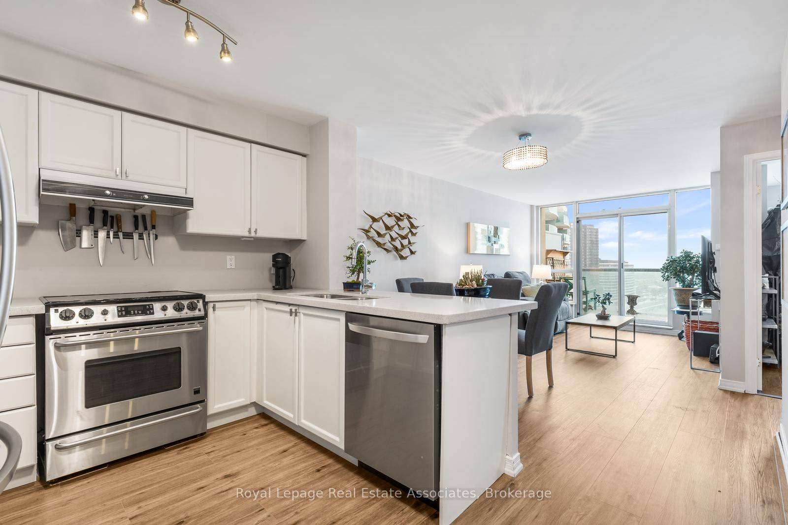 2565 Erin Centre Boulevard PH7