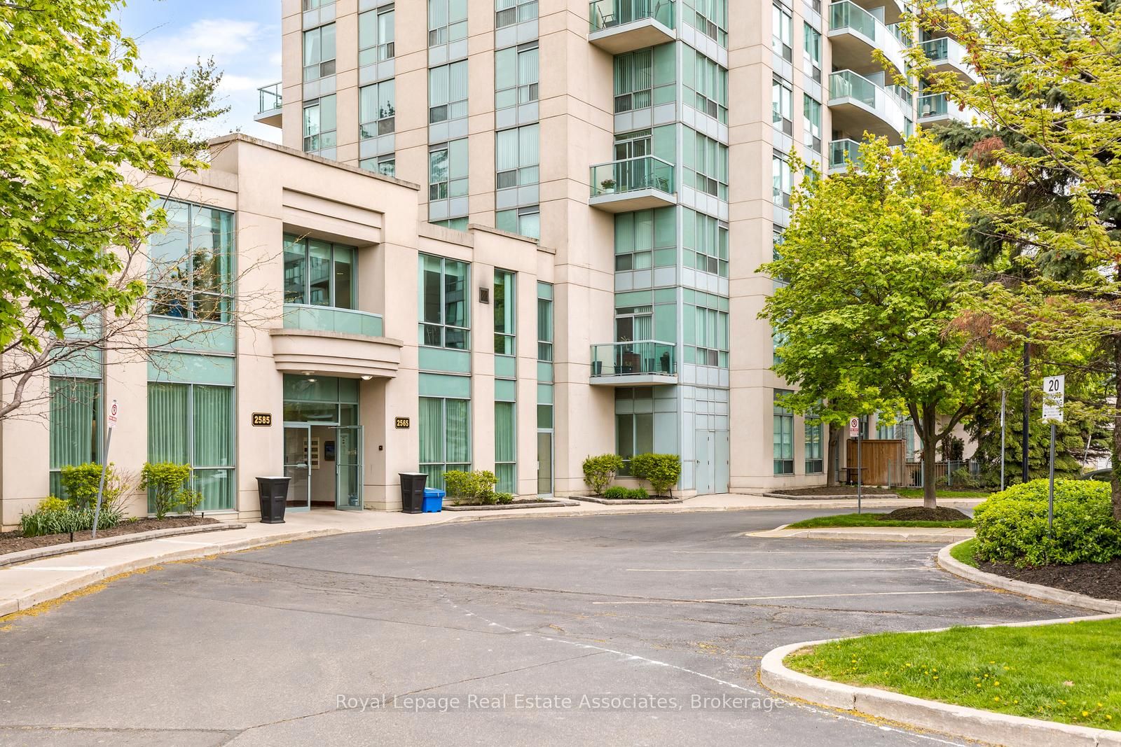 2565 Erin Centre Boulevard PH7