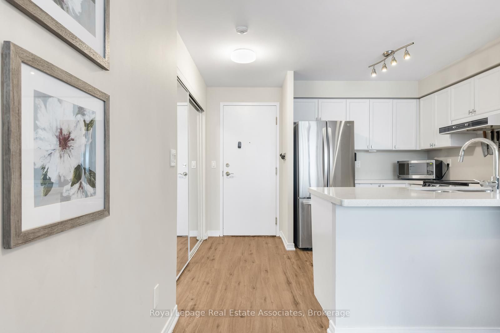 2565 Erin Centre Boulevard PH7