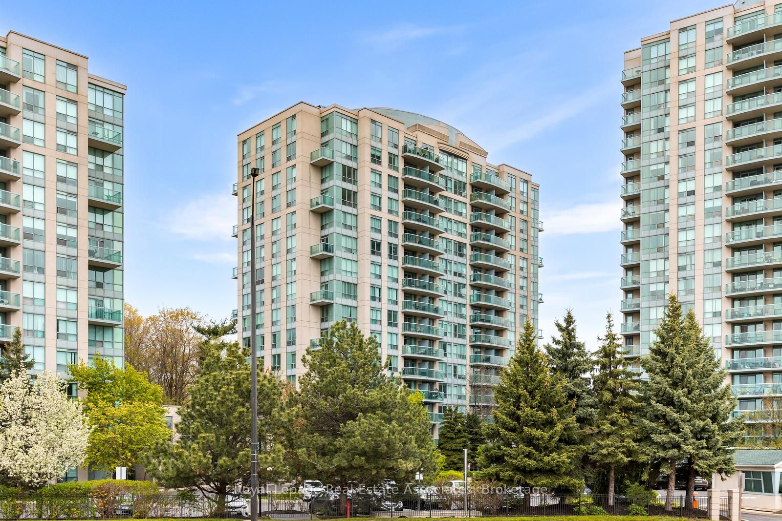 2565 Erin Centre Boulevard PH7