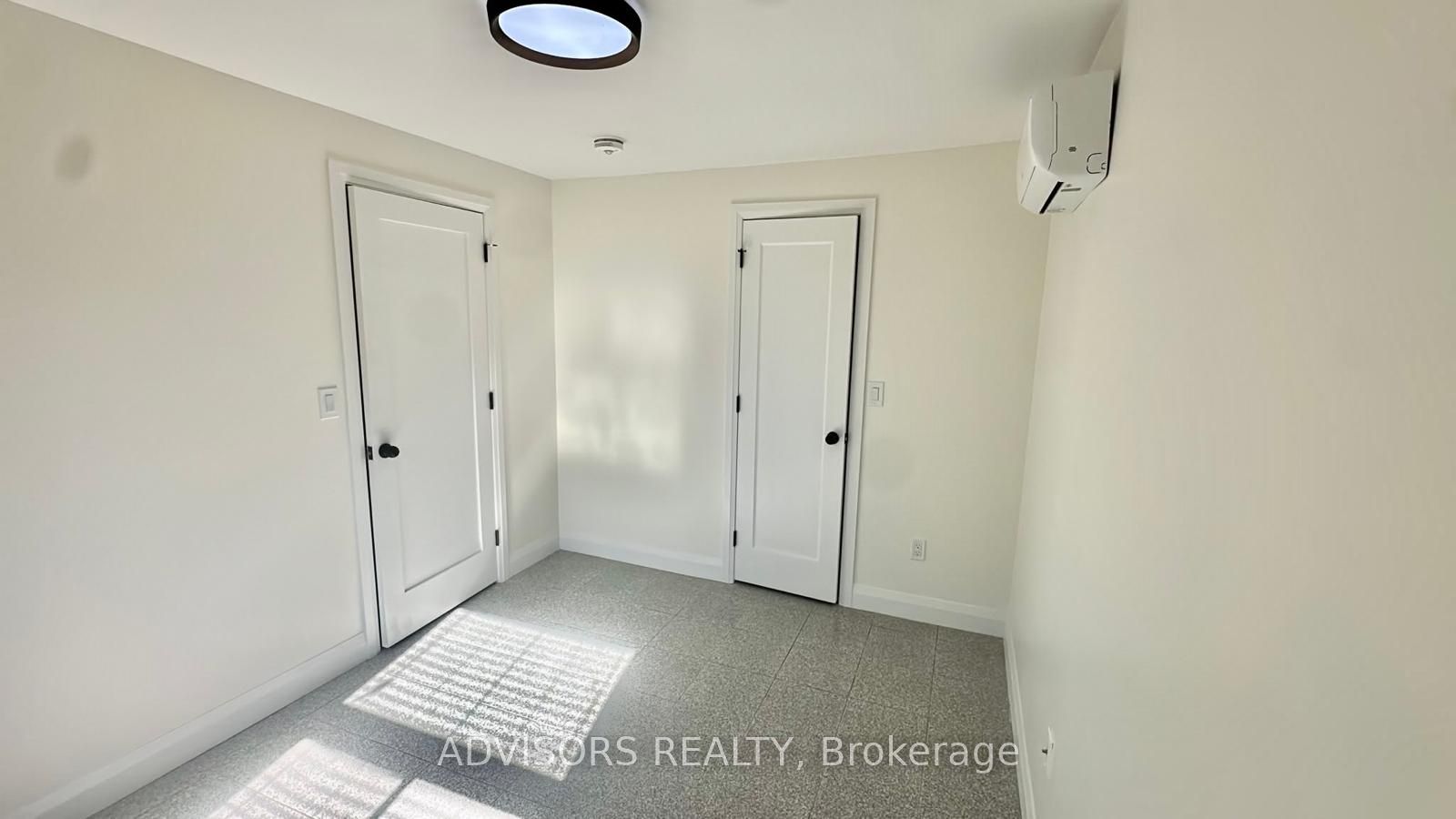 3717 Lakeshore Boulevard W 4