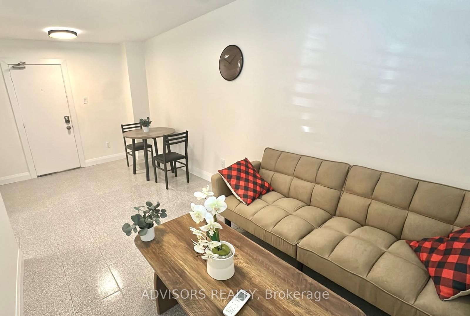 3717 Lakeshore Boulevard W 4