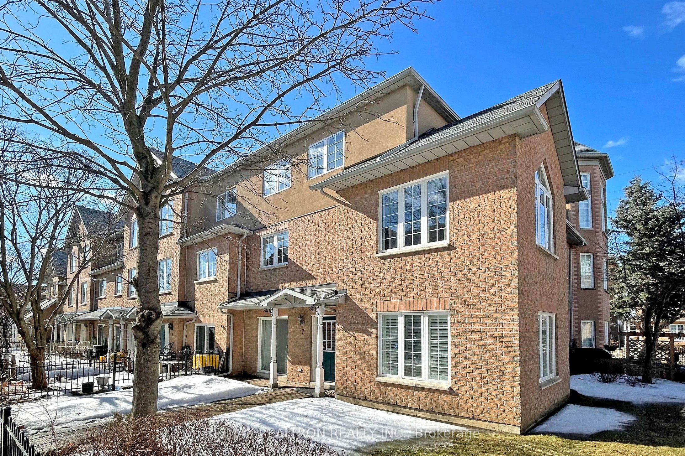 2 Cox Boulevard 7