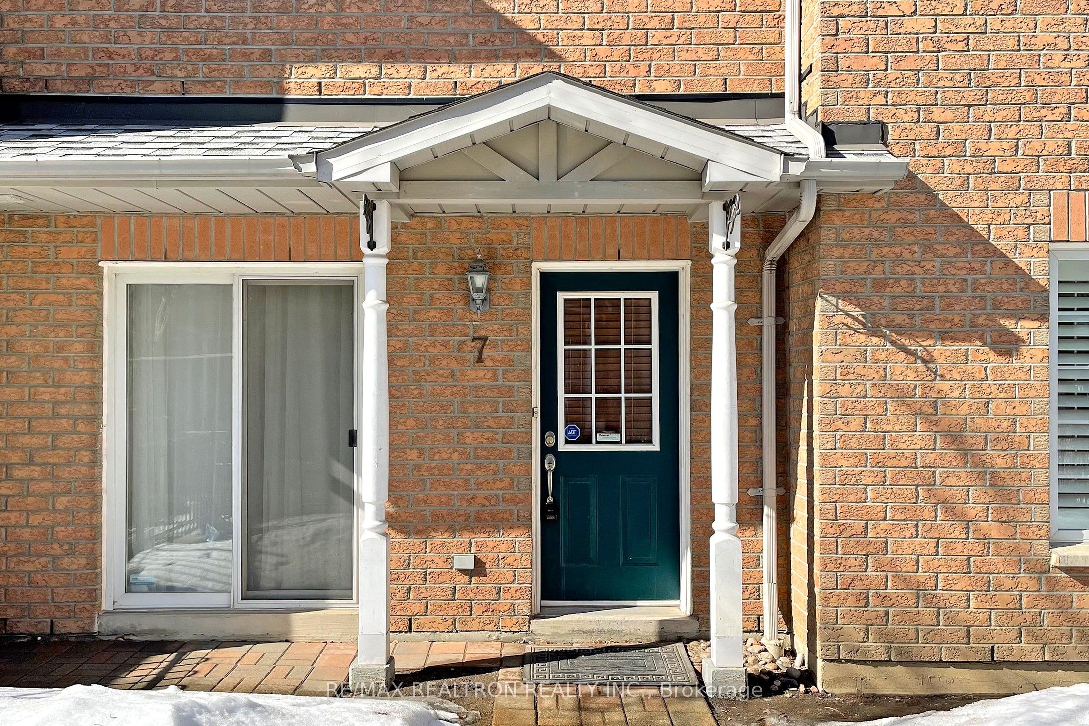 2 Cox Boulevard 7