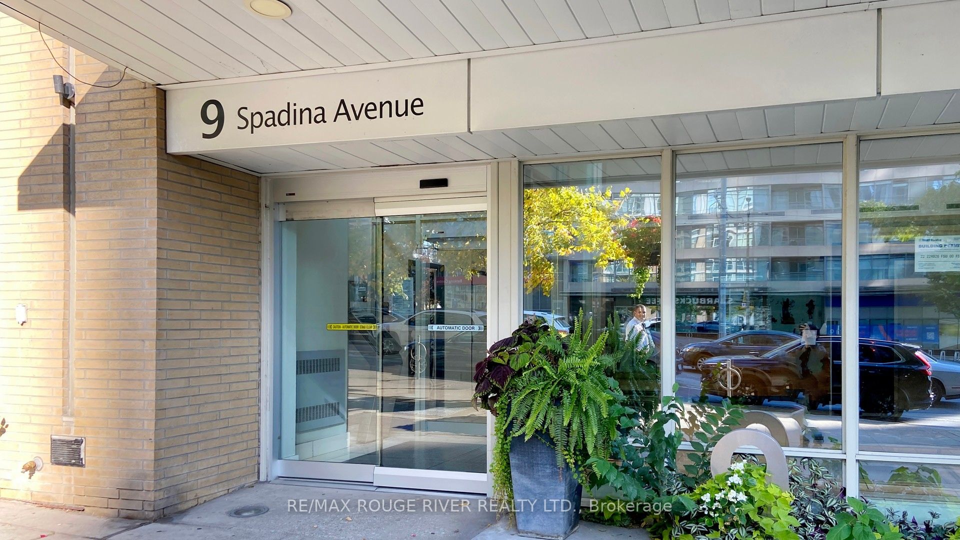 9 Spadina Avenue M03