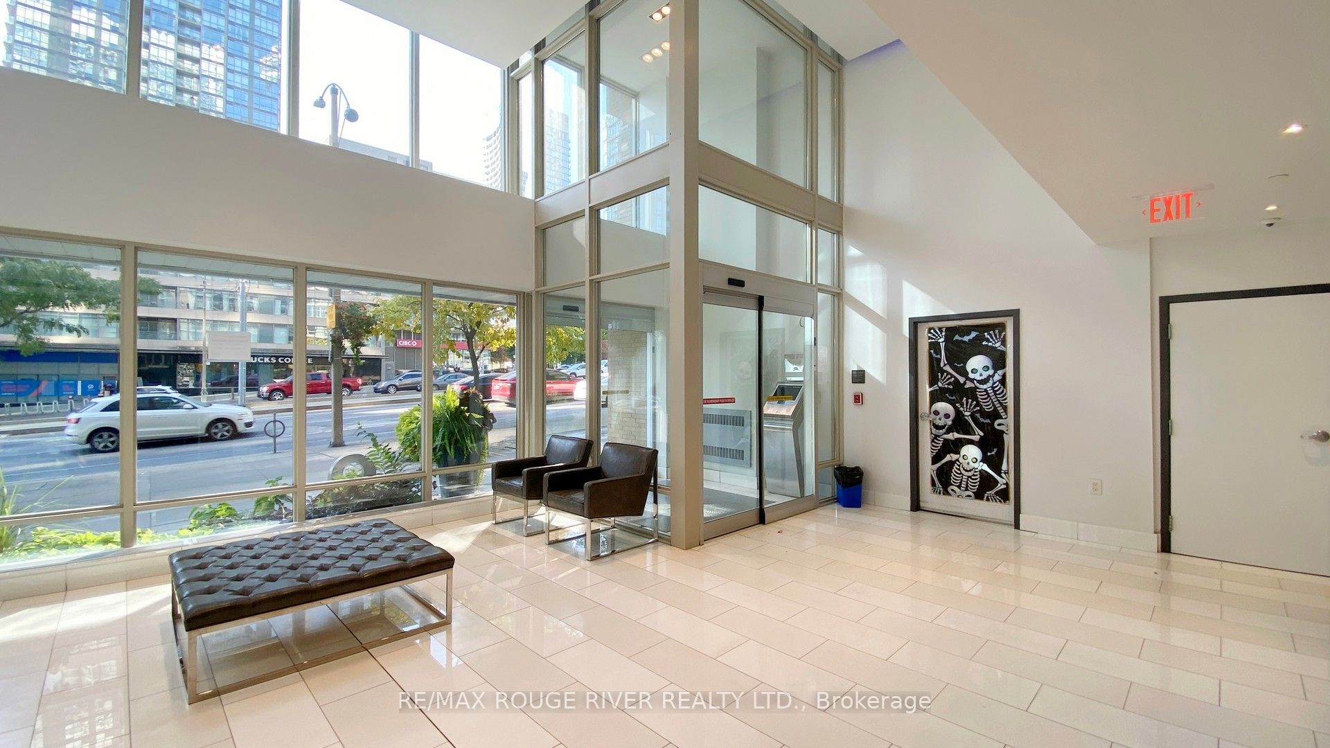 9 Spadina Avenue M03