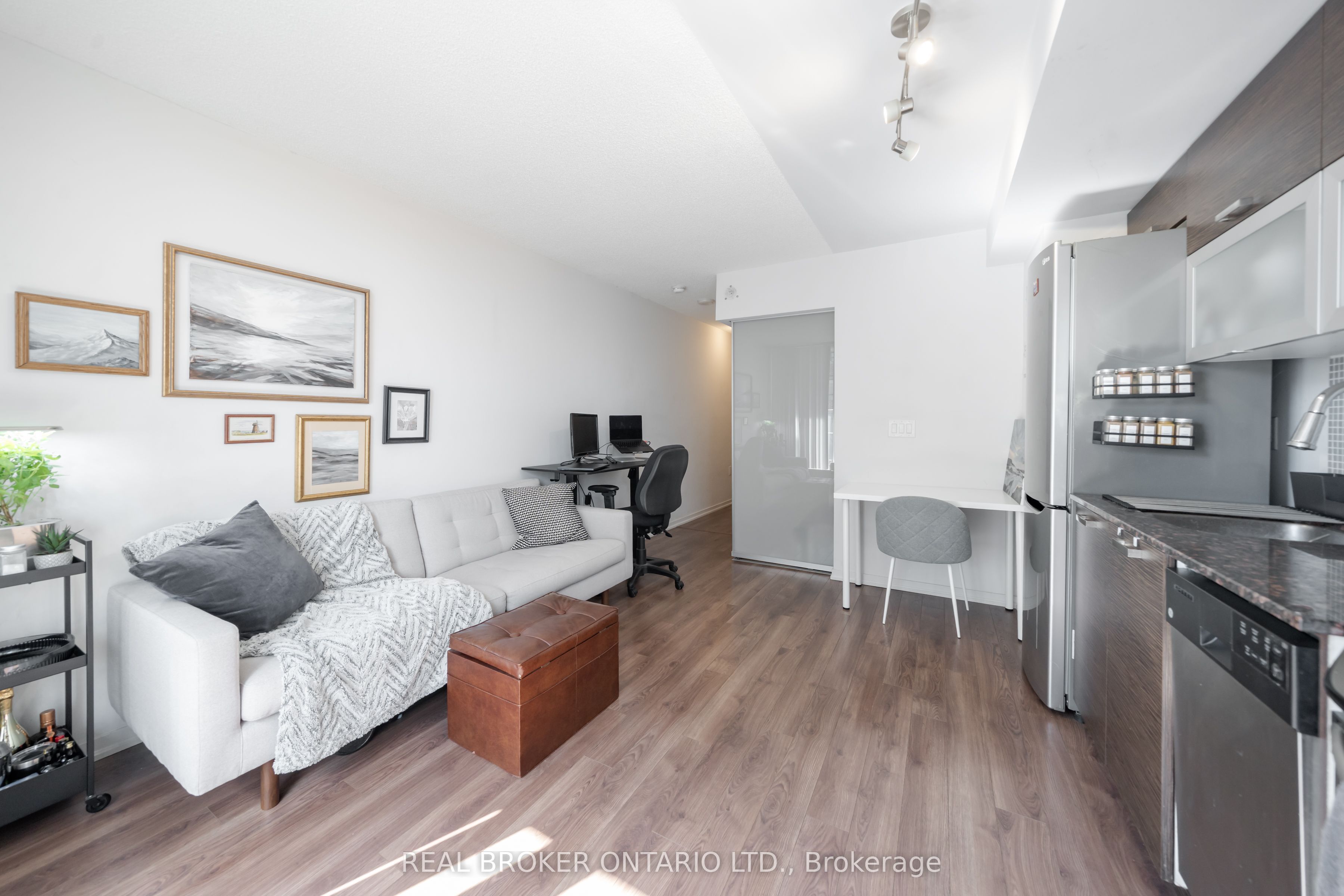 36 Lisgar Street 908E