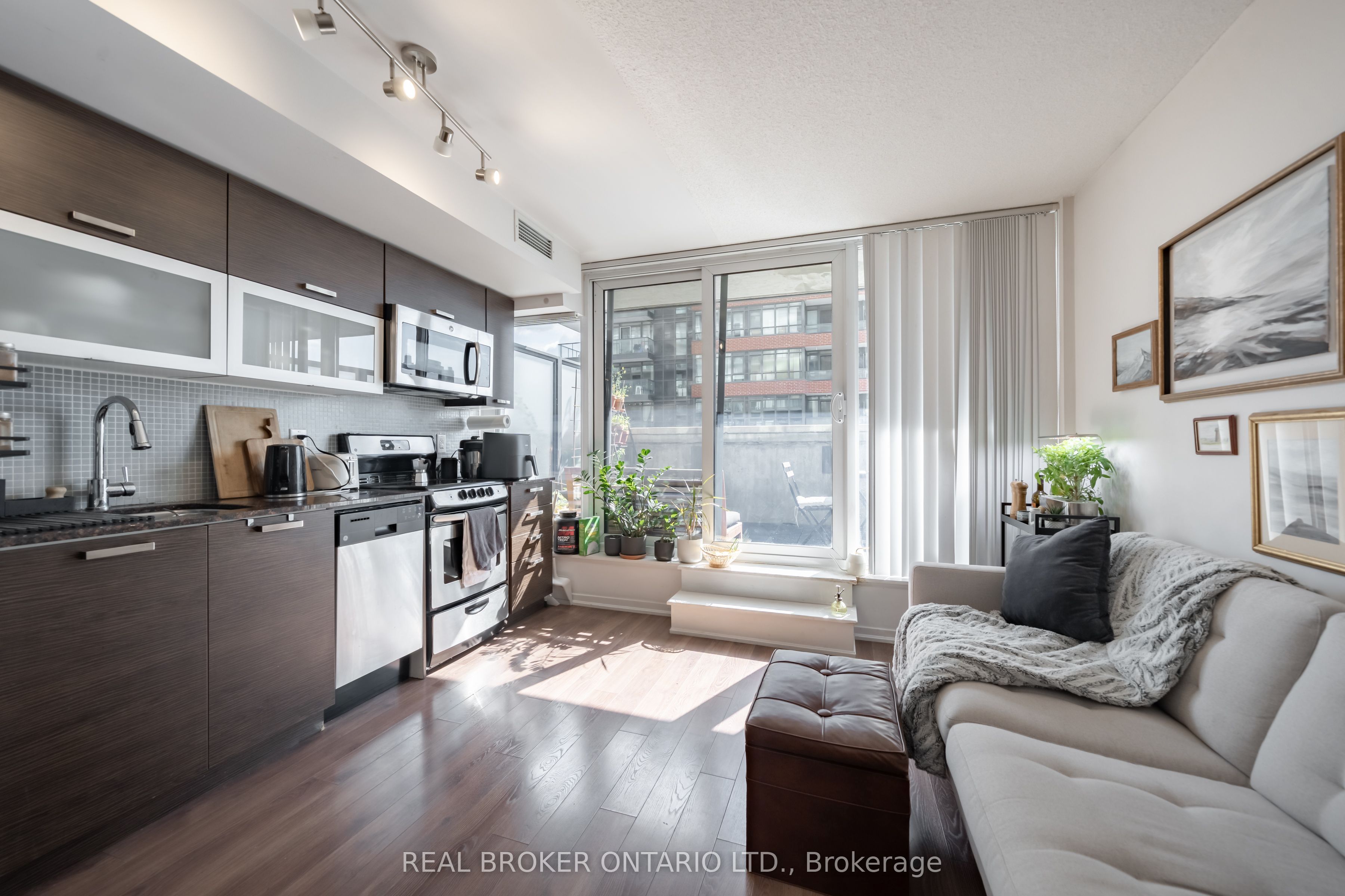 36 Lisgar Street 908E