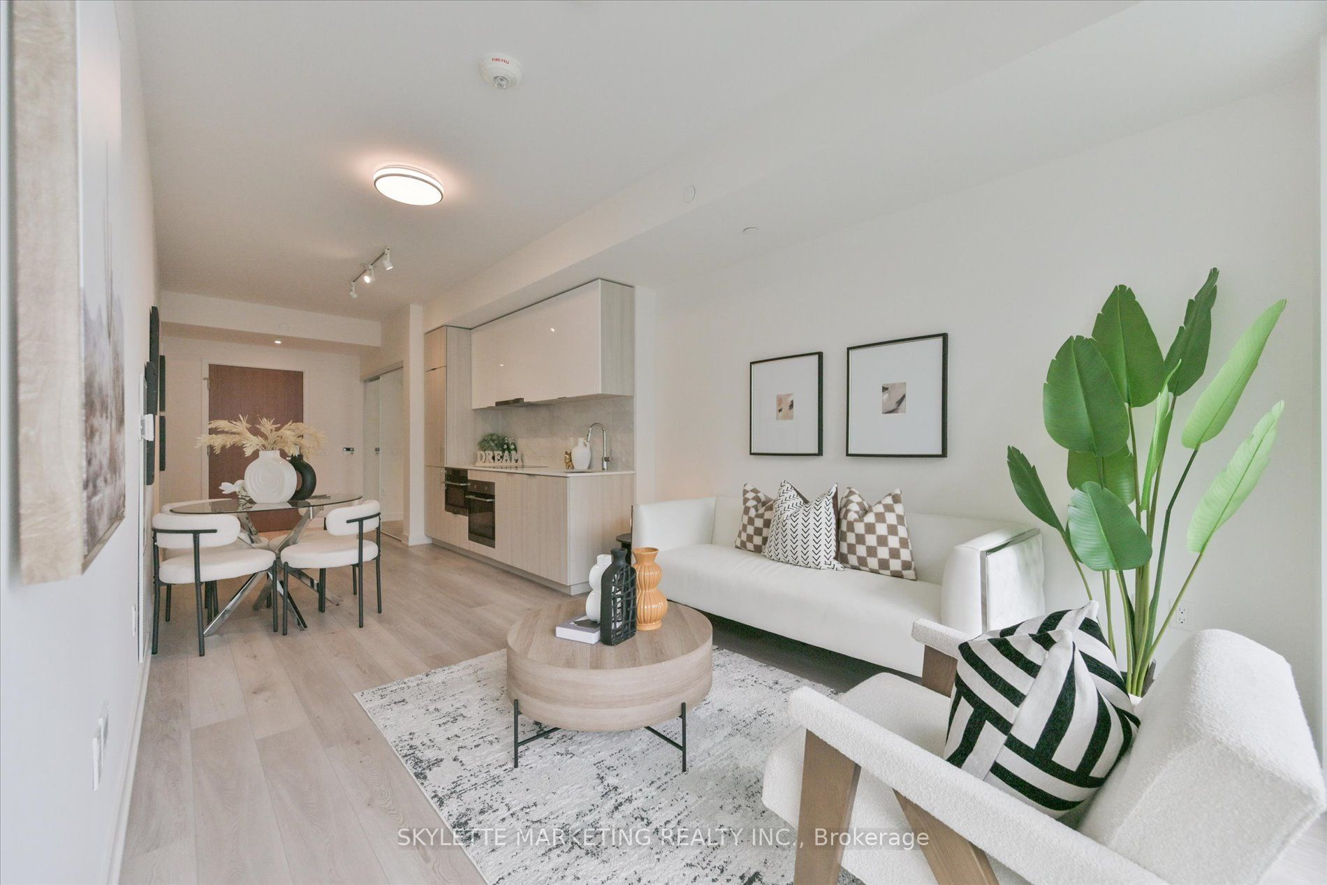 15 Queens Quay E 617