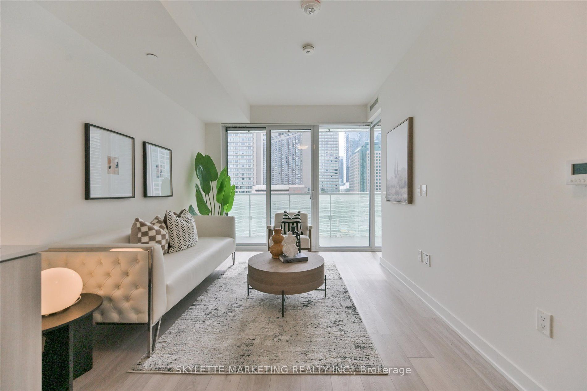 15 Queens Quay E 617