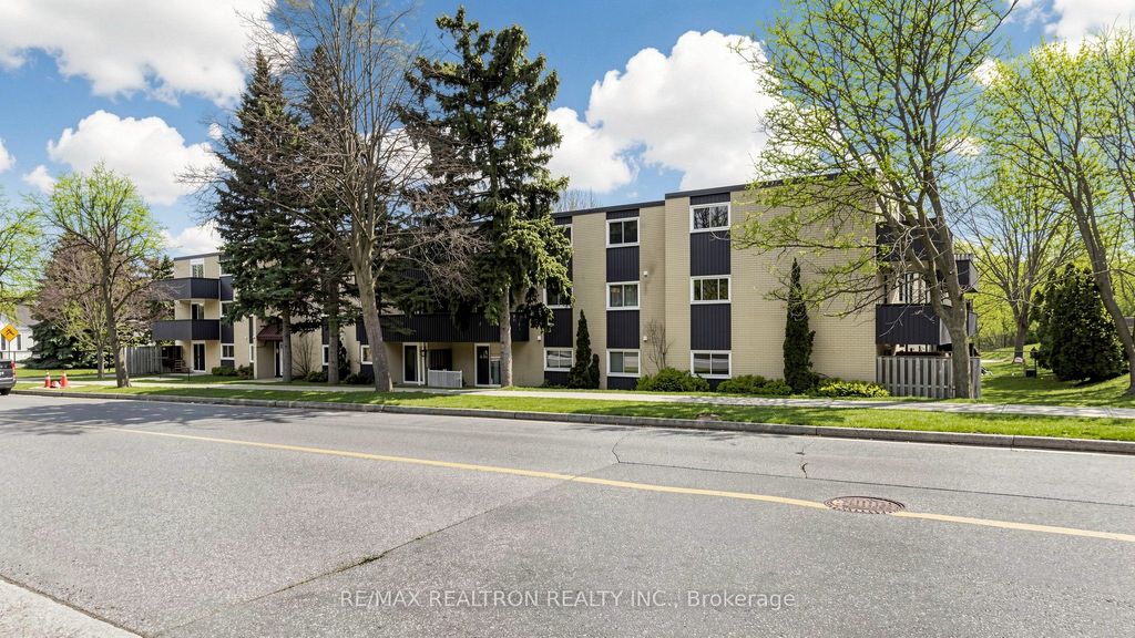 Photo of 75 Hazelglen Drive #208, Kitchener, ON N2M 2E2 (MLS # X13078336)