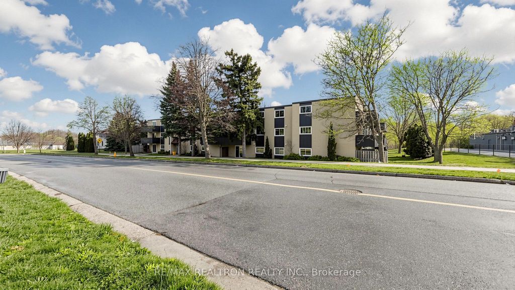 Photo of 75 Hazelglen Drive #208, Kitchener, ON N2M 2E2 (MLS # X13078336)