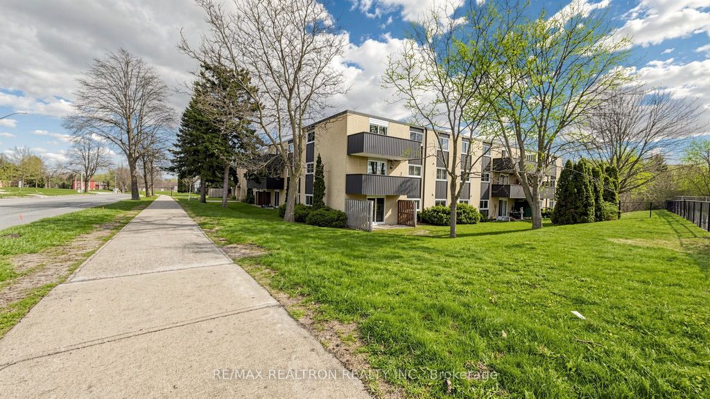 Photo of 75 Hazelglen Drive #208, Kitchener, ON N2M 2E2 (MLS # X13078336)
