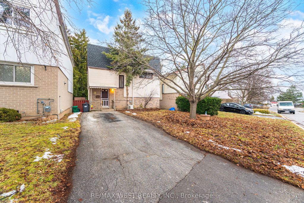 Photo of 6 Hillpark Trail, Brampton, ON L6S 1R1 (MLS # W12723086)
