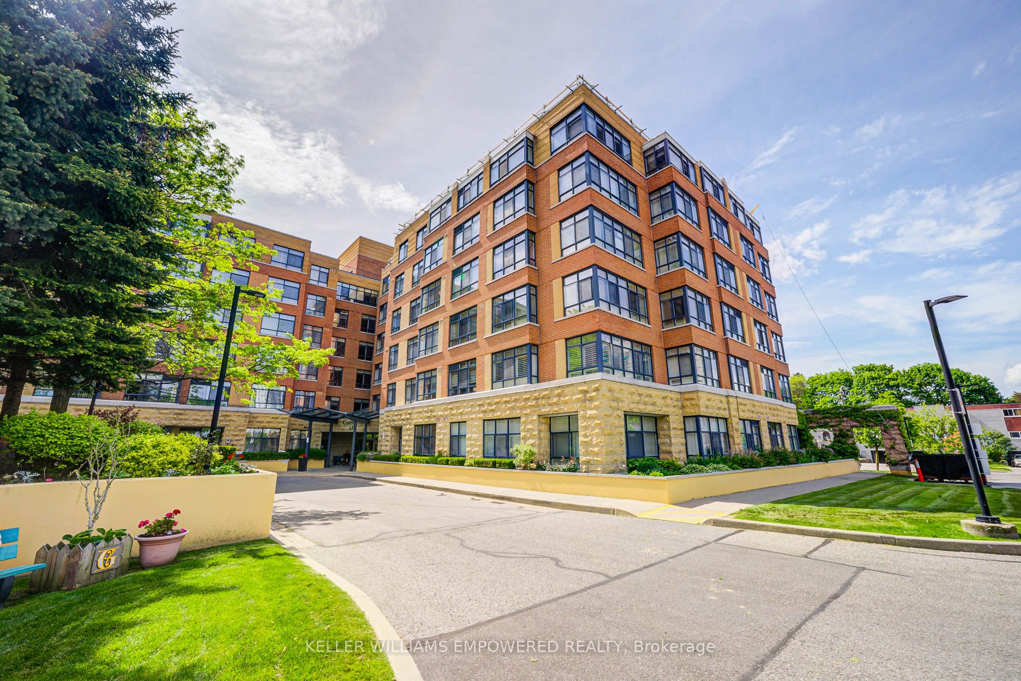 Photo 1 of 31 — 115 Bonis Avenue 410, Toronto, ON M1T 3S4