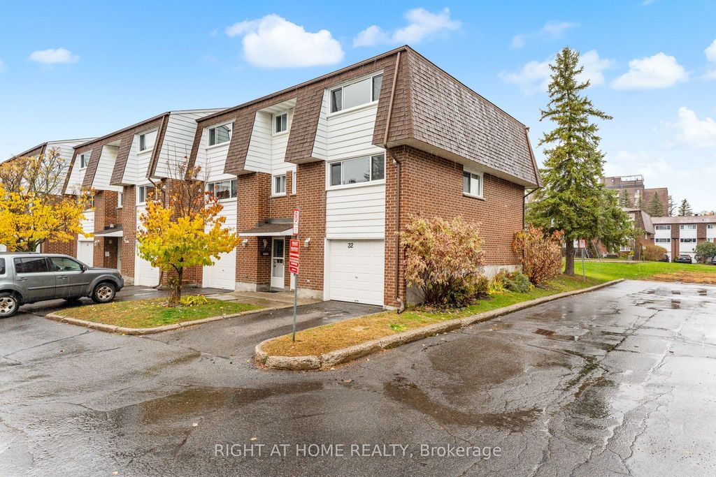 Photo of 2296 Orient Park Drive #32, Blackburn Hamlet, ON K1B 4N6 (MLS # X12498306)