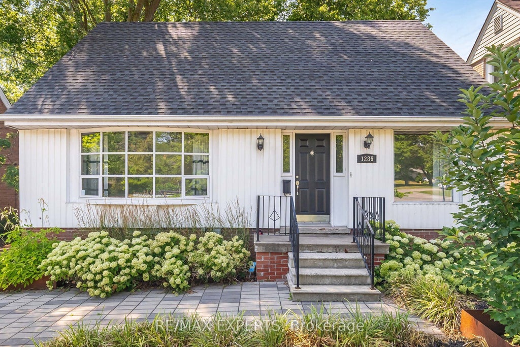 Photo of 1286 Kipling Avenue, Toronto, ON M9B 3N5 (MLS # W13823078)